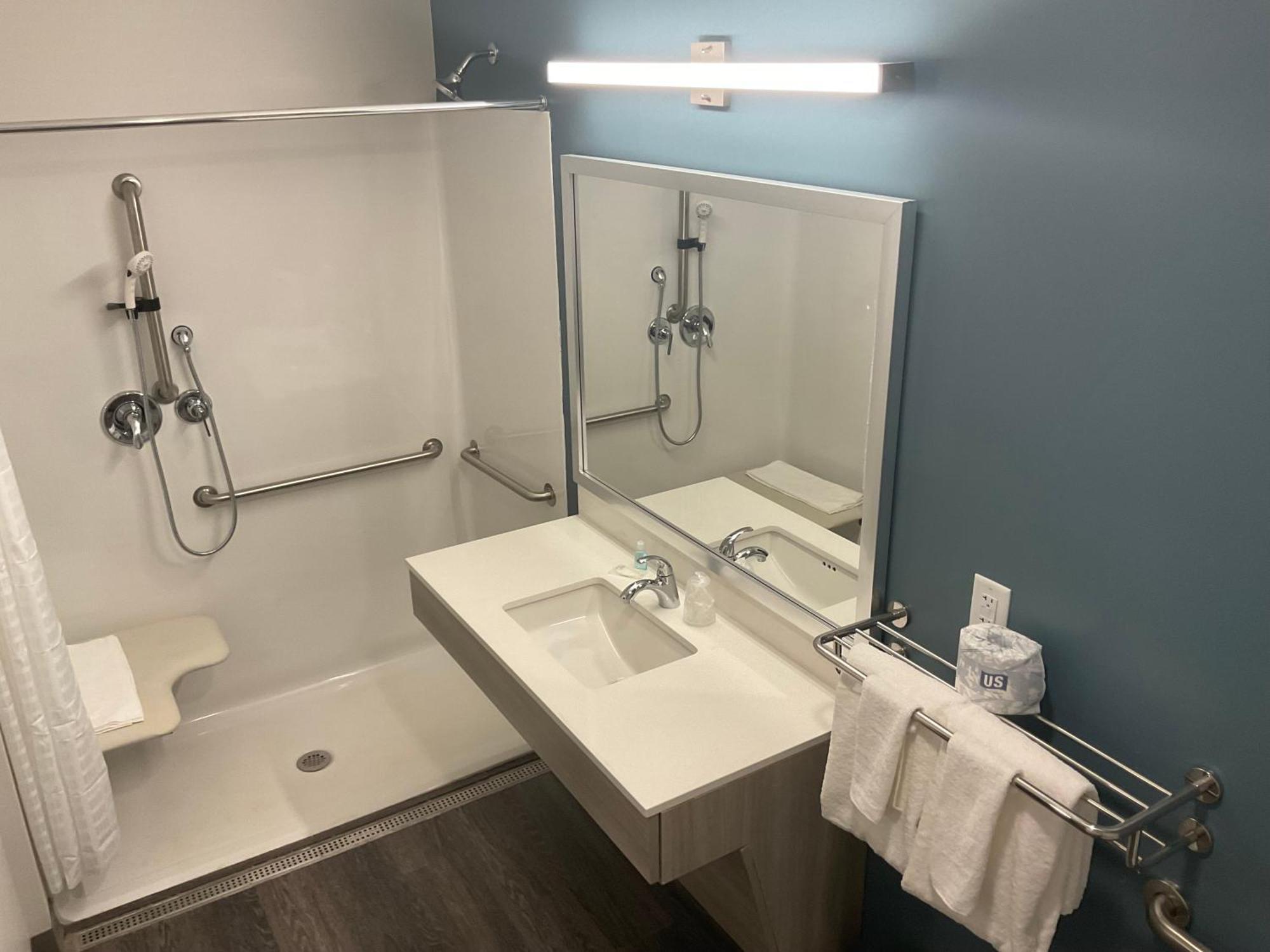 Woodspring Suites Knoxville - Cedar Bluff Room photo